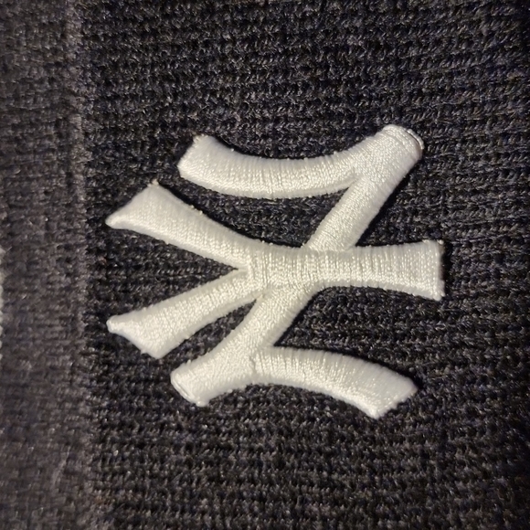 NY YANKEES WINTER HAT - Picture 2 of 6